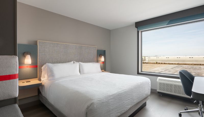 Room - avid hotel OAK CREEK by IHG