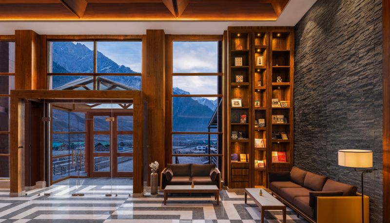 Bar - Four Points by Sheraton Sonmarg Resort