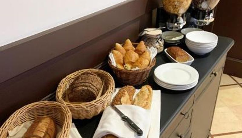 Sala śniadaniowa w restauracji - Auberge de la Marine