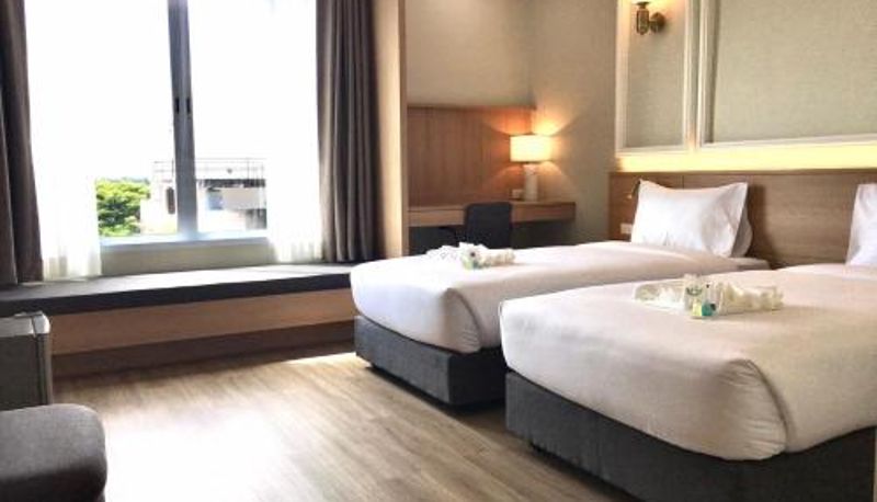 Camera - Mayflower Grande Suite Hotel