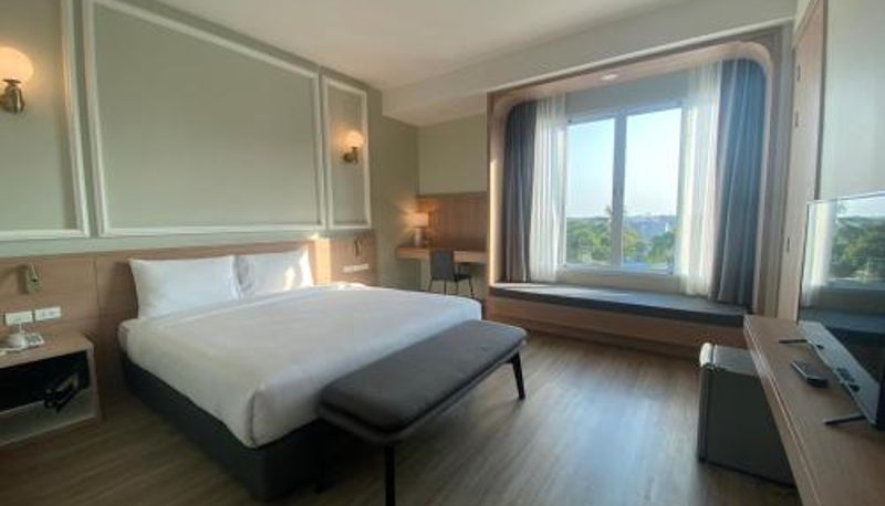 Camera - Mayflower Grande Suite Hotel