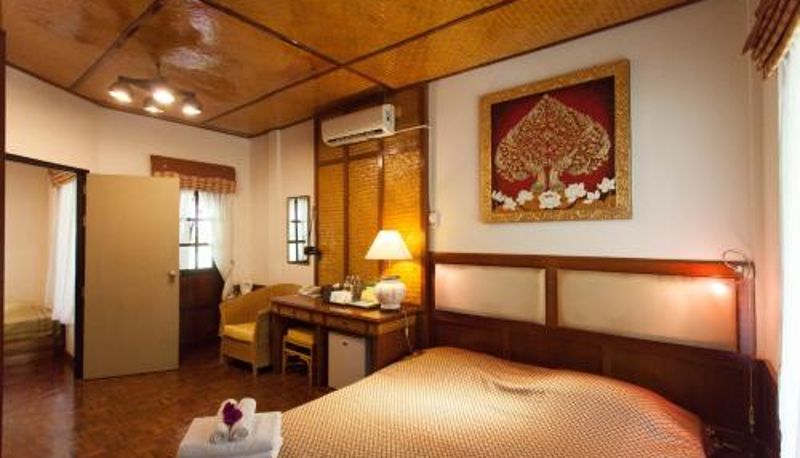 Camera - Coral Hotel Bangsaphan