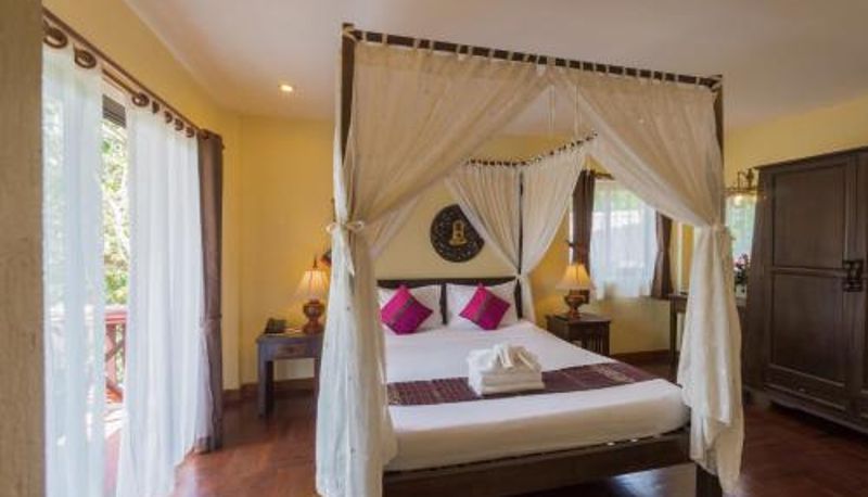 Camera - Coral Hotel Bangsaphan