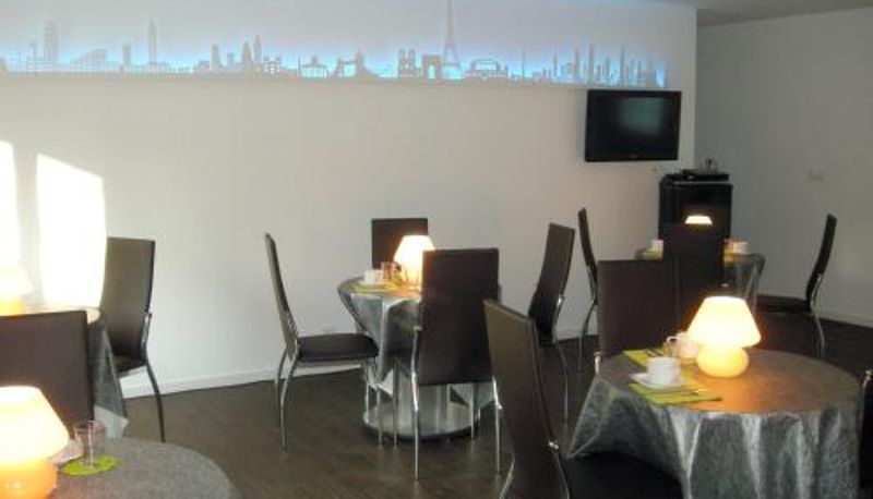 Frühstücksraum innerhalb des Restaurants - Croissant de Lune