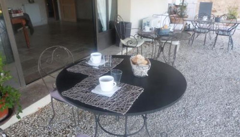 Breakfast room within the restaurant - 5 kilomètres de Lourmarin Maison d'hôtes Bastide St Victor à 2