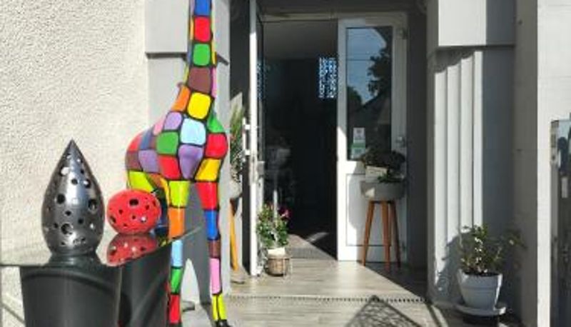 Info - HÔTEL Le 6 3 Home PORT EN BESSIN Parking privé gratuit
