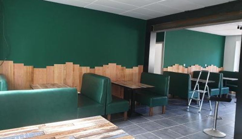 Salle de petit-déjeuner dans le restaurant - sas Road Runner Café
