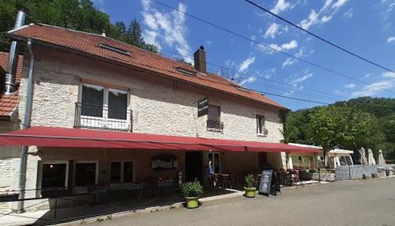 Zewnętrzna część hotelu - Chambre d'hôte de la Source Bleue