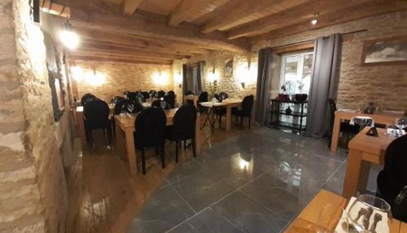Salle de petit-déjeuner dans le restaurant - Chambre d'hôte de la Source Bleue