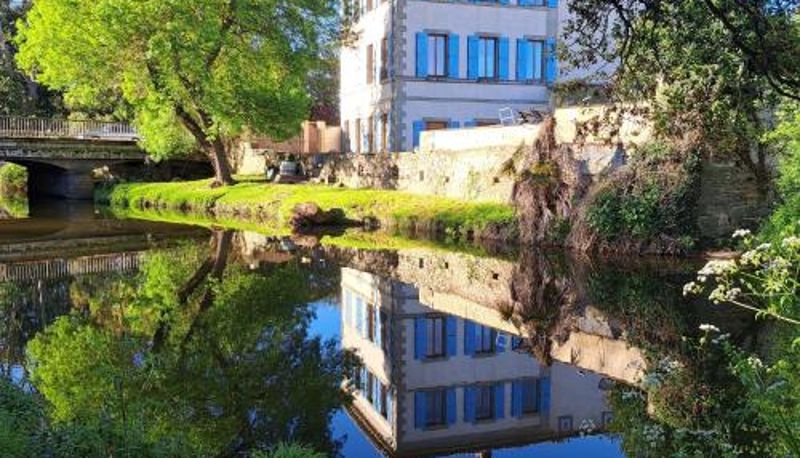 Zewnętrzna część hotelu - La Vernassonne