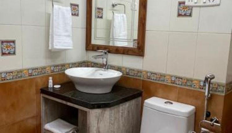 Banyo - The Edgeworth
