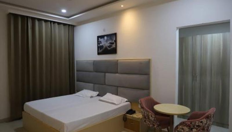 Zimmer - Radha Madhav Hotel & Banquet