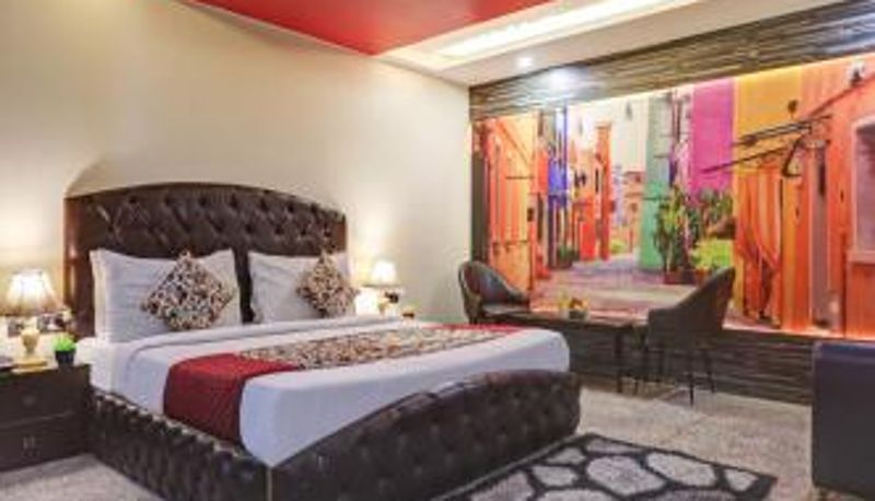 Zimmer - Hotel Karan Holidays Near Pitampura Metro Station