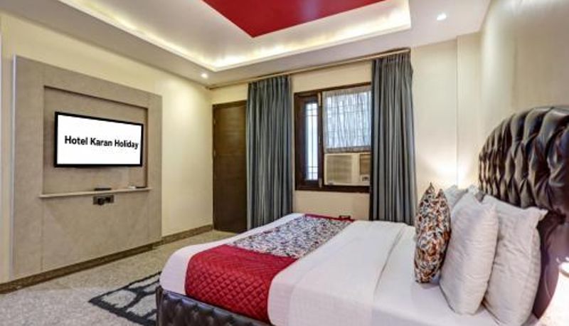 Zimmer - Hotel Karan Holidays Near Pitampura Metro Station