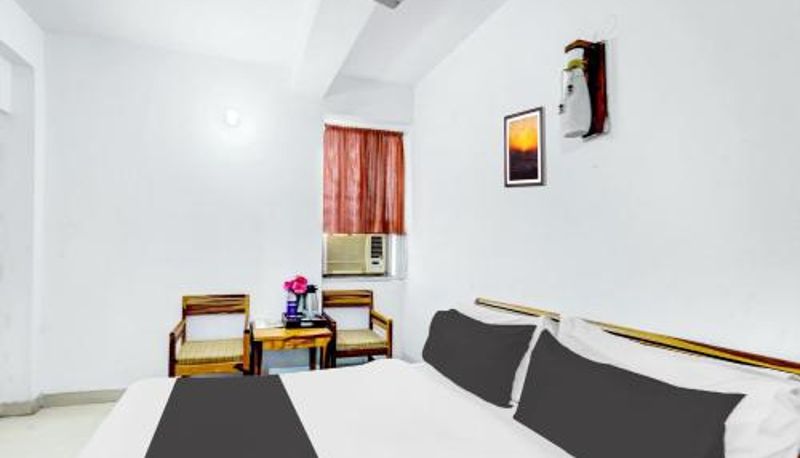 Tripla - Collection O Rajendra Path Near Railway Station
