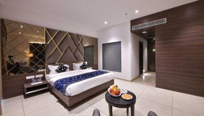 Suite - Clubhouse Hotel Morbi by CheckIn