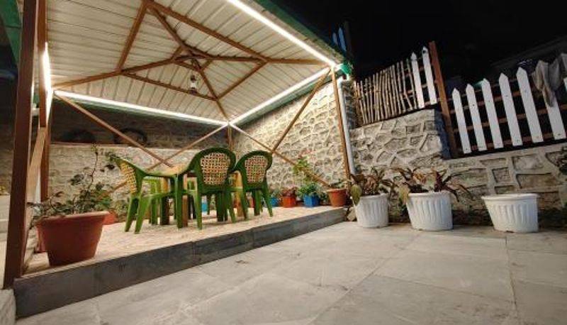 Taras - Abhi's Cottage