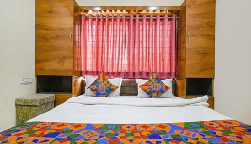 Room - FabHotel Royal Palace AB Road