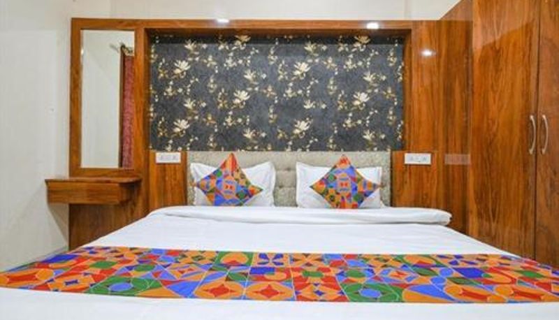 Room - FabHotel Royal Palace AB Road