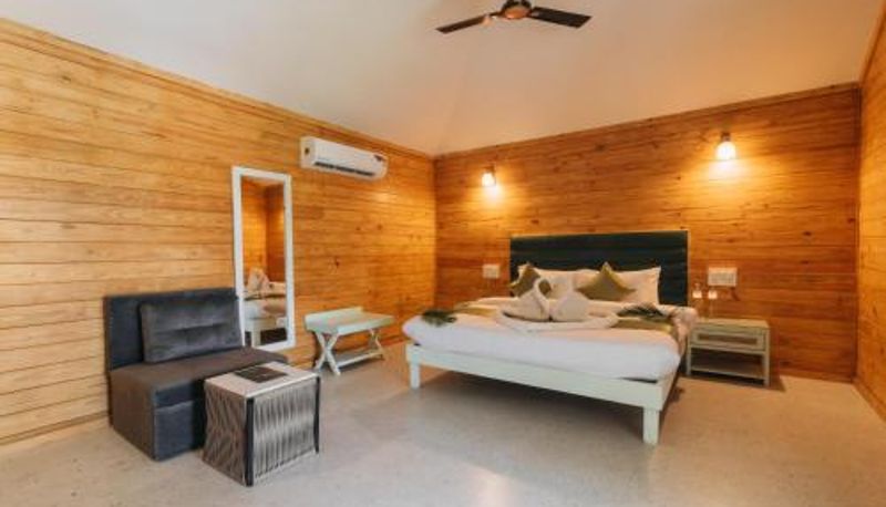 Suite - Stone Wood Premier Dandeli