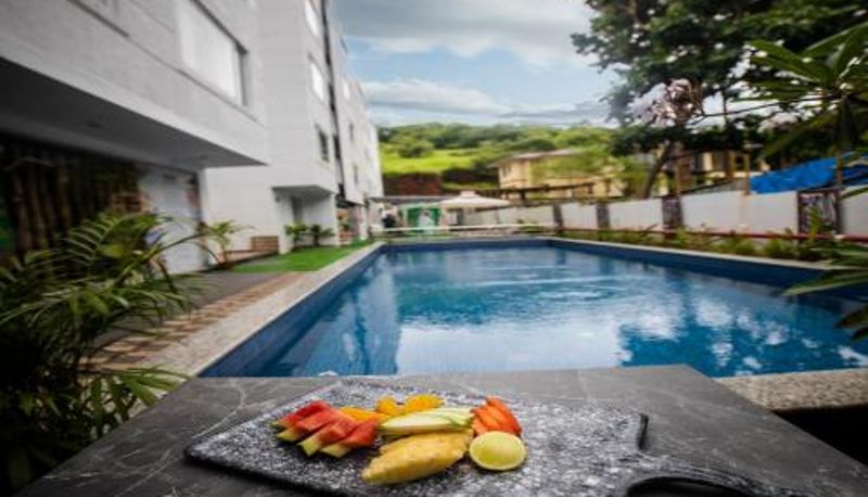 Piscina - HUE GUH The Porto Candolim