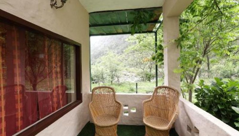 Terasse - Tirthan Valley Thehraav By The River - Mudhouse Odyssey