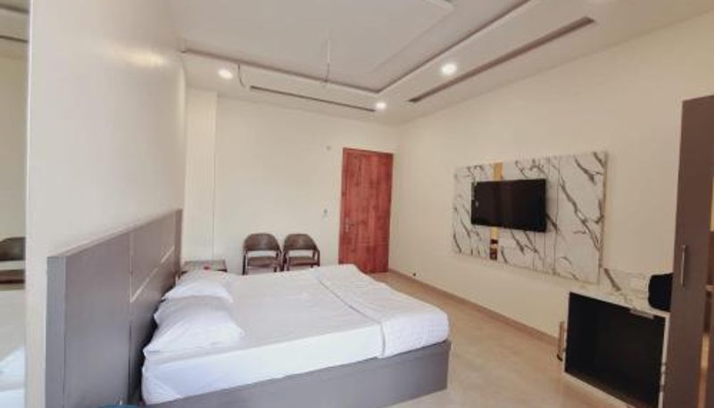 Info - C T Heights Inn