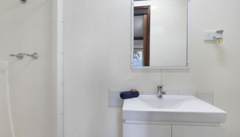 Standard room - Paradise Palms Caravan Park