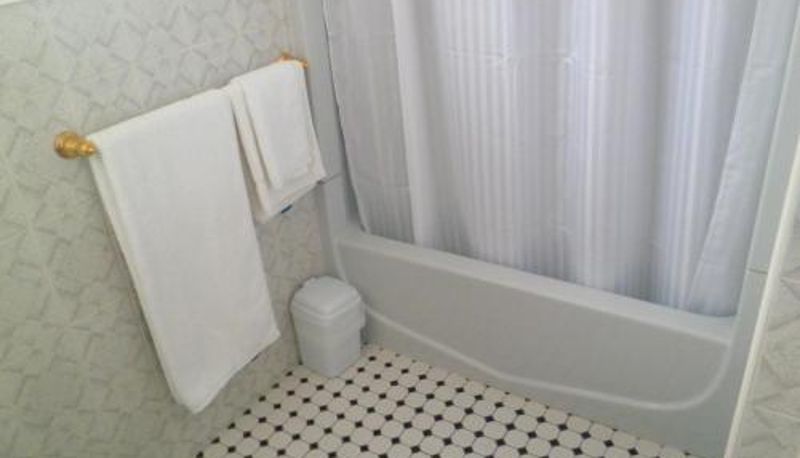Bathroom - Poet's Recall Motel
