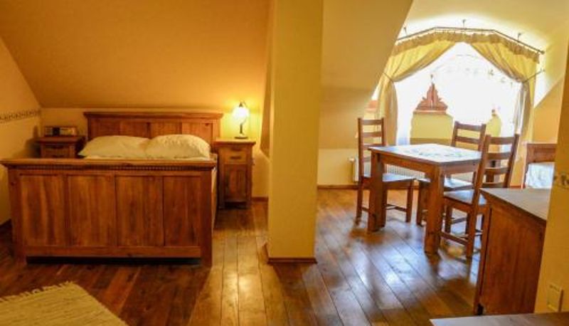 Info - Karczma Regionalna Hotel GOŚCINNA CHATA