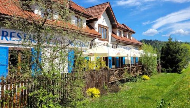 Zewnętrzna część hotelu - Oberża Pod Kudłatym Aniołem