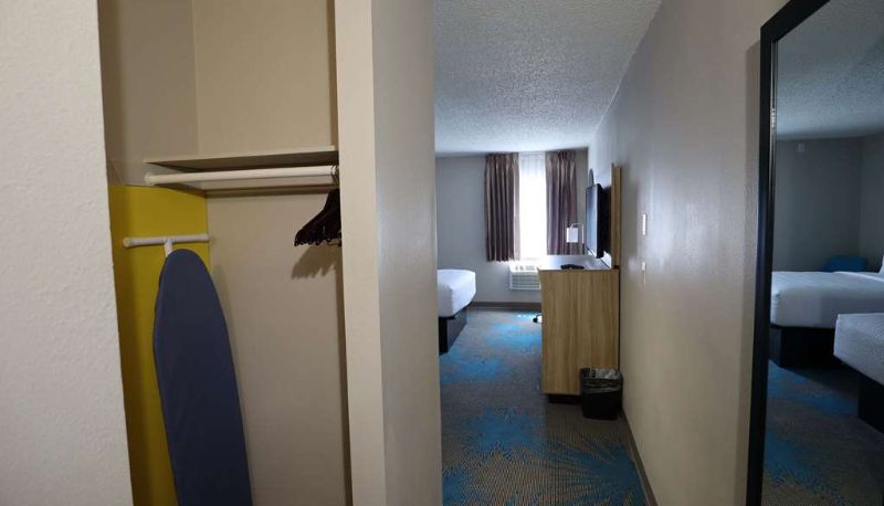 Camera - Days Inn by Wyndham Mandan Bismarck Area