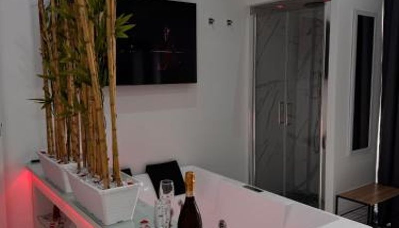 Info - Lady Mary's Luxury Suites