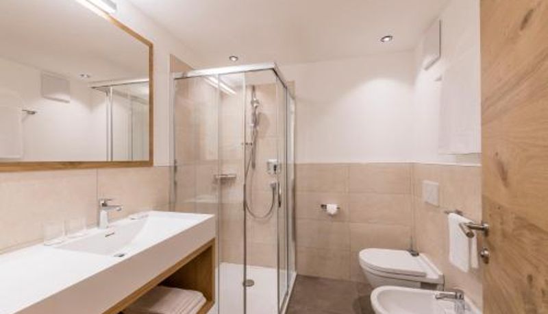 Badkamer - Hotel Weisses Rössl - Cavallino Bianco - Adults Only