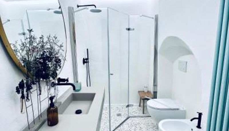 Banyo - Hydria Guest House Art Gallery