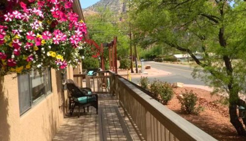 Terraza - Whispering Creek Bed & Breakfast