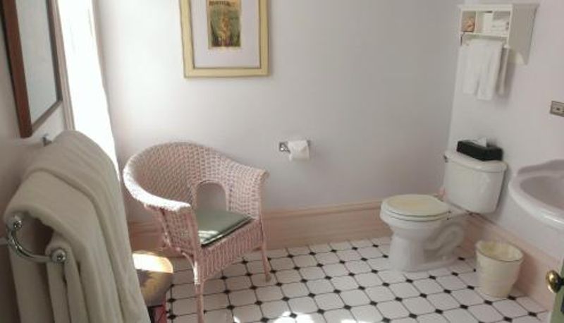 Badezimmer - Connor Hotel