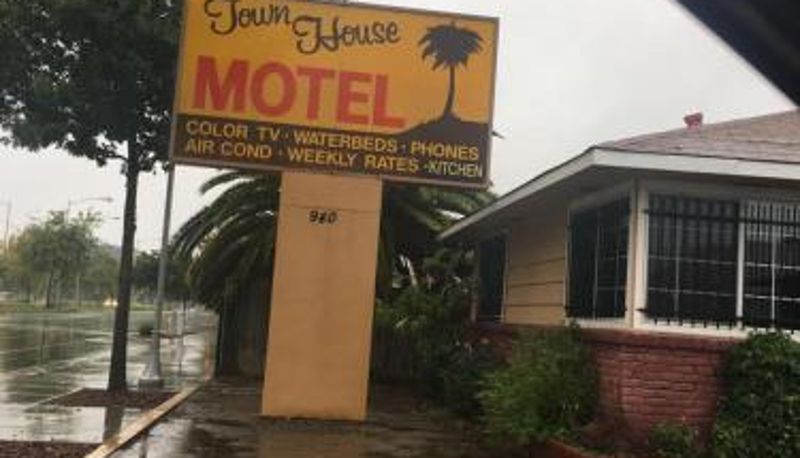 Buitenruimte van het hotel - Townhouse Motel - West Sacramento