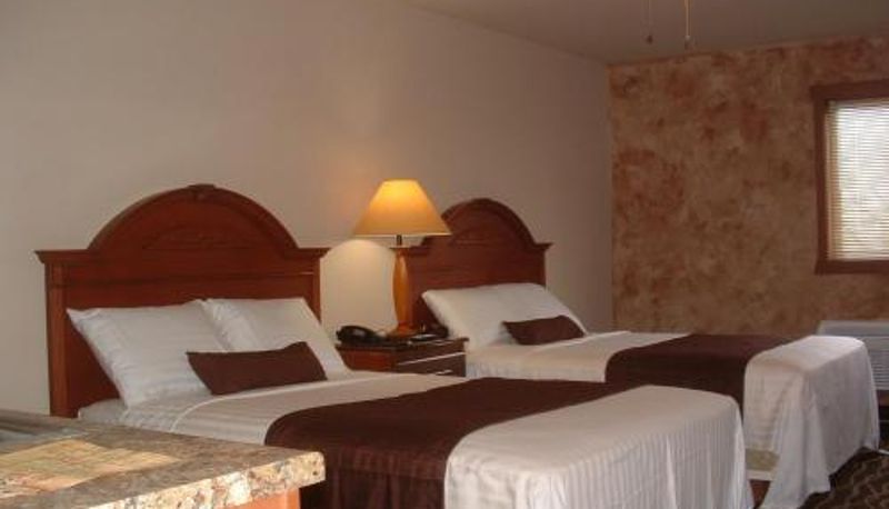 Room - The Sunset Inn