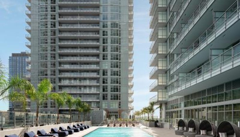 Piscina - Level Los Angeles - Downtown Flower
