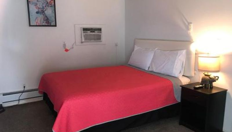Camera - Golden Arrow Motel