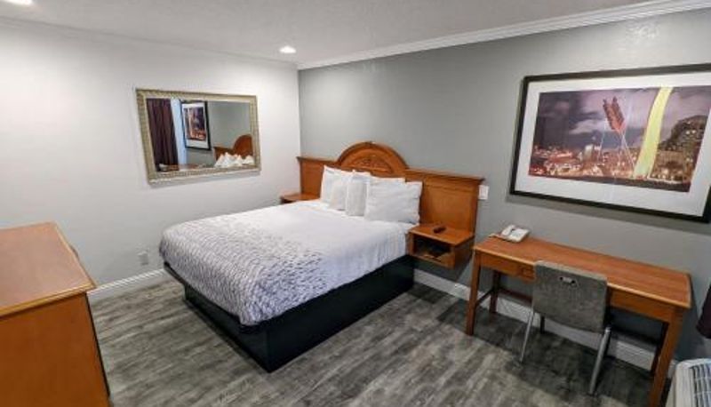 Zimmer - Deluxe Inn