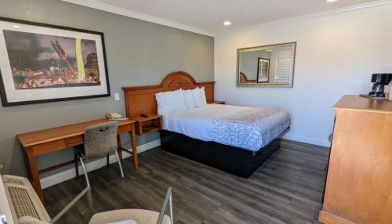 Zimmer - Deluxe Inn