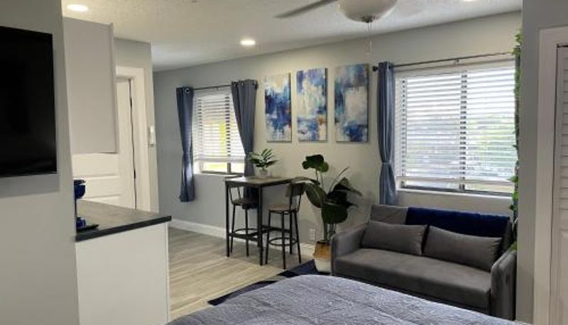 Suite - Sunny Palms Inn