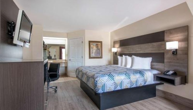 Zimmer - GA I 475 Motel 6 Macon