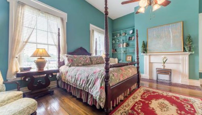 Suite - Bourbon Manor Bed & Breakfast Inn