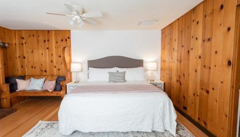Suite - Hummingbird Estate