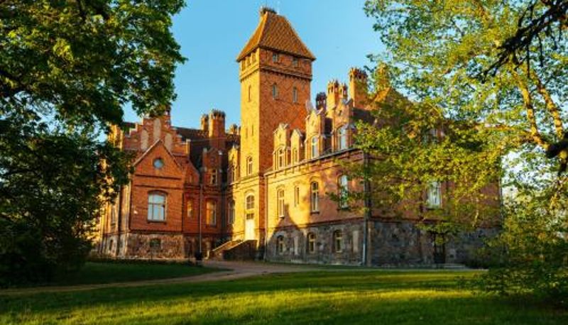 Zewnętrzna część hotelu - Jaunmoku Palace Complex Hotel
