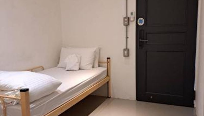 Room - the Retro Tai-Pan 2