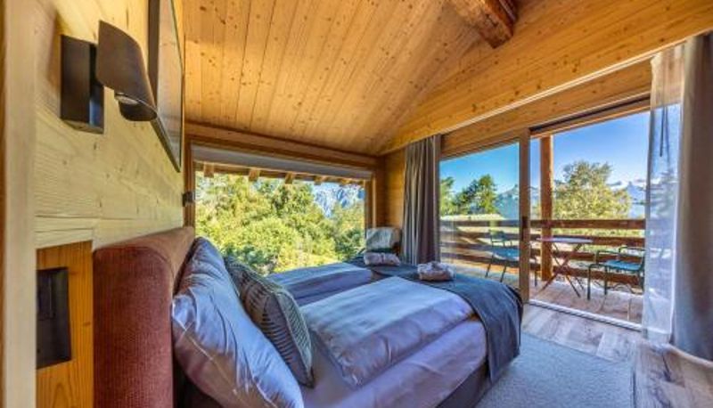 Info - MAD Retreat Hotel